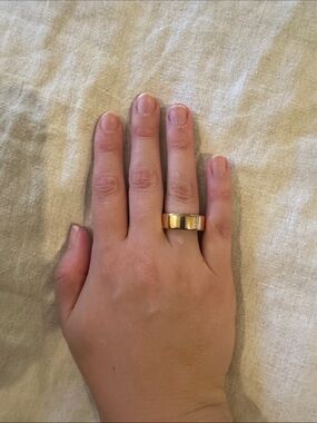 Oura Ring Gen 4 Size 8-COMES WITH CHARGER